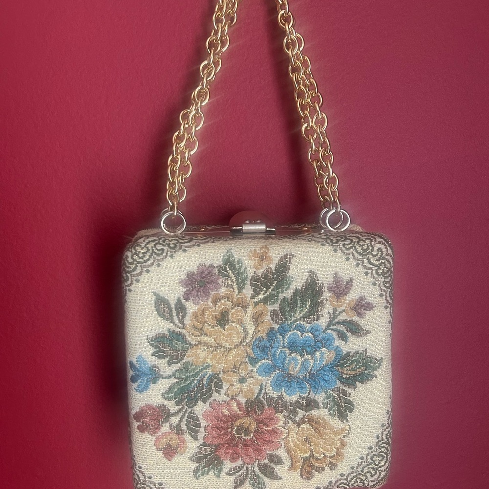Vintage Delill floral tapestry square pill box style purse made in Italy. - Picture 2 of 14